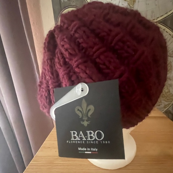 Italian Beanie Burgundy Knit Hat 10% Wool  NWT Cable Knit One Size - Picture 4 of 5